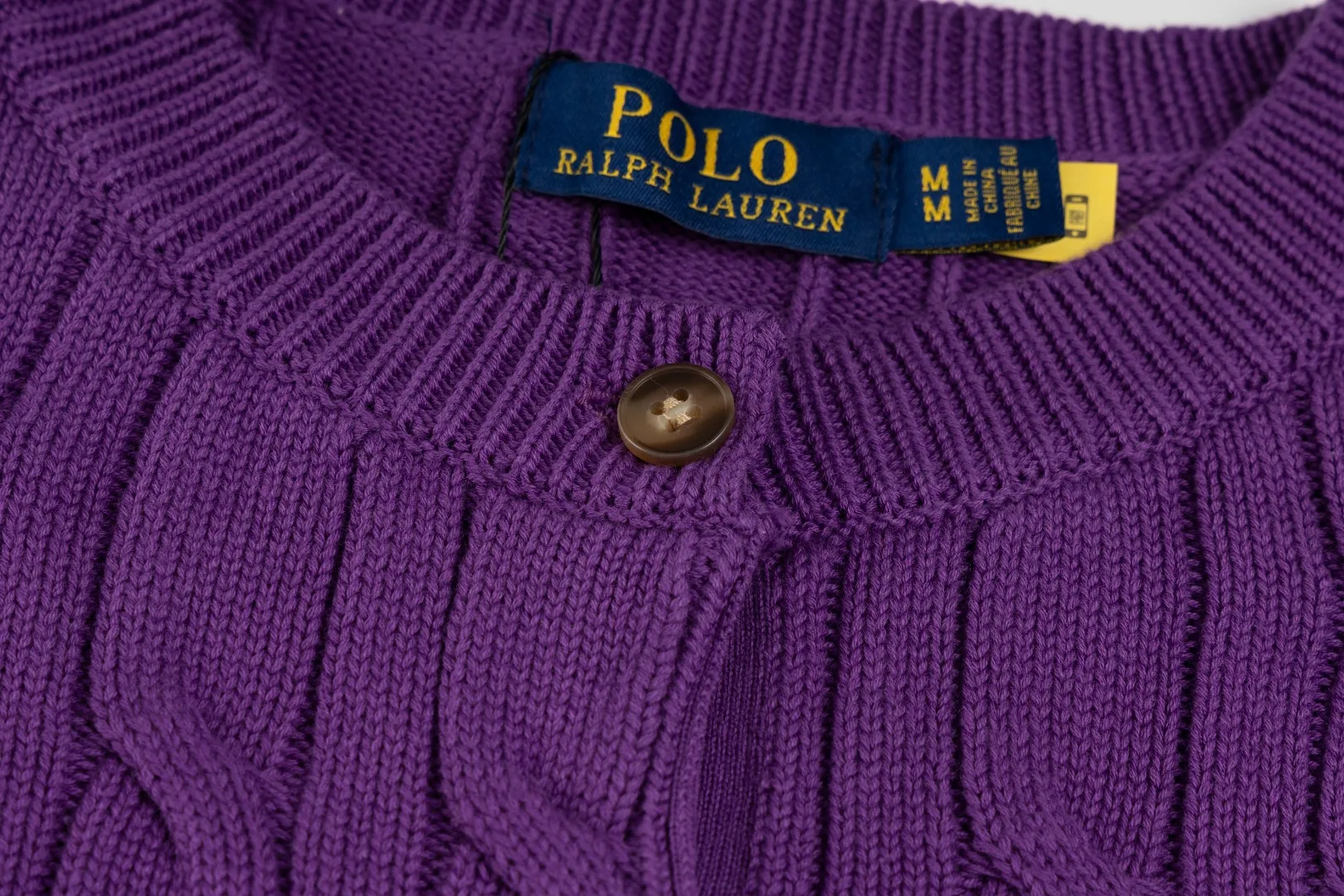 P230 #R93 RALPH LAUREN Ralph Lauren twelve colors classic small label embroidery logo seven-button knitted cable cardigan sweater women's top, high-density LOGO embroidery on the chest, original customization of tag accessories. Made of pure cotton yarn, pure cotton is skin-friendly and comfortable, small label war horse embroidered twist button cardigan sweater 🐎 high quality, follow the blogger to learn how to wear it! Let’s buy a Ralph Lauren cable sweater. It’s a super hard-to-find series after it became popular. It’s hard to find one on the official website. It’s simple and practical to wear, with a lazy and loose feel. The thickened fabric has more texture, feels soft and delicate, and has a loose fit. Whether worn alone or layered, you can wear different styles of fashion with just one piece!   Size: